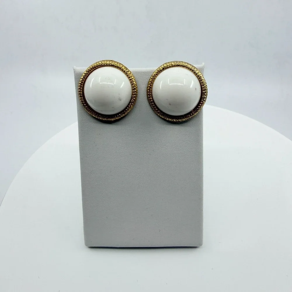 Vintage 80s Chunky White Cabochon Clip On Earrings Textured Gold Tone Round